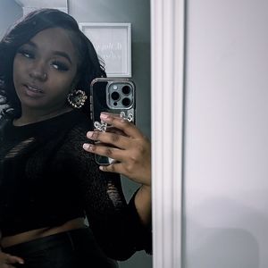 Meet your Posher, Elisa